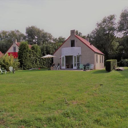 Gezellige Vakantiewoning Aan Het Water In Ewijk - Recreational Only No Workers Екстериор снимка