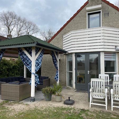 Gezellige Vakantiewoning Aan Het Water In Ewijk - Recreational Only No Workers Екстериор снимка