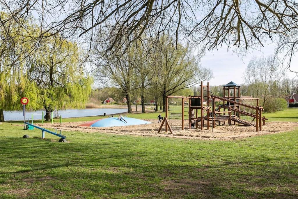 Gezellige Vakantiewoning Aan Het Water In Ewijk - Recreational Only No Workers Екстериор снимка