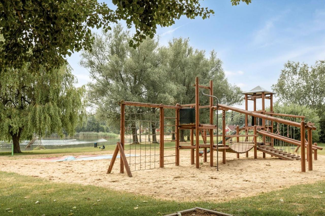 Gezellige Vakantiewoning Aan Het Water In Ewijk - Recreational Only No Workers Екстериор снимка