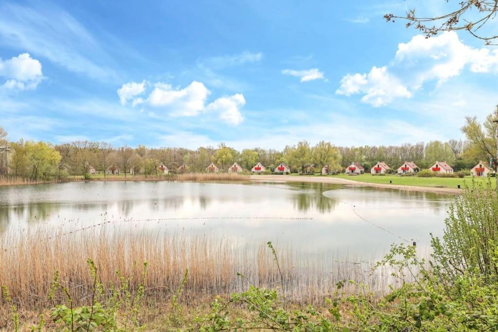 Gezellige Vakantiewoning Aan Het Water In Ewijk - Recreational Only No Workers Екстериор снимка