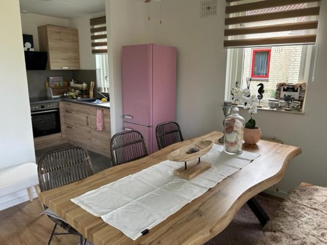 Gezellige Vakantiewoning Aan Het Water In Ewijk - Recreational Only No Workers Екстериор снимка