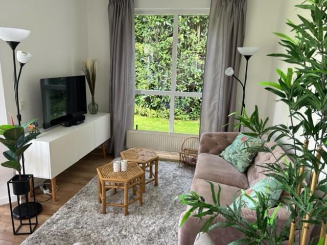 Gezellige Vakantiewoning Aan Het Water In Ewijk - Recreational Only No Workers Екстериор снимка