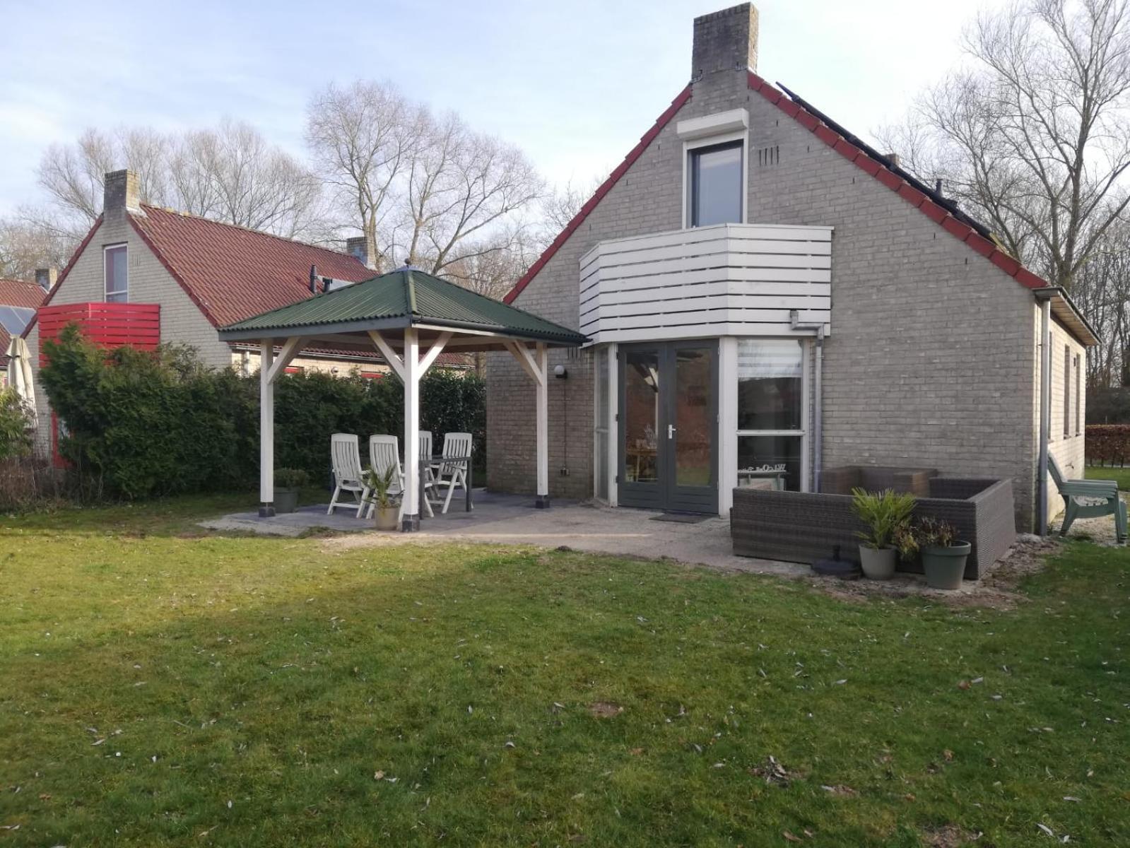 Gezellige Vakantiewoning Aan Het Water In Ewijk - Recreational Only No Workers Екстериор снимка