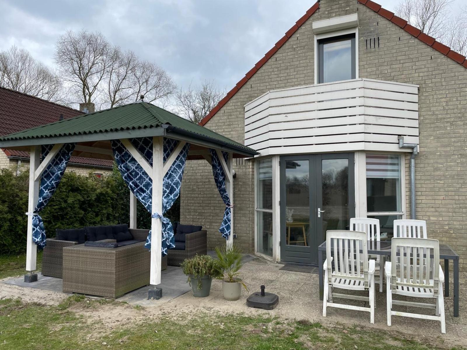 Gezellige Vakantiewoning Aan Het Water In Ewijk - Recreational Only No Workers Екстериор снимка
